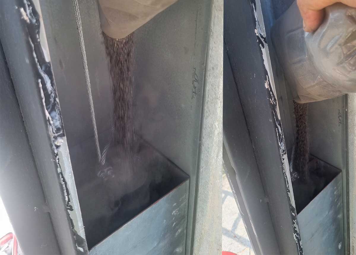 Técnico adicionando material de balanceamento no interior da caixa de contrapeso de portão basculante em Aricanduva
